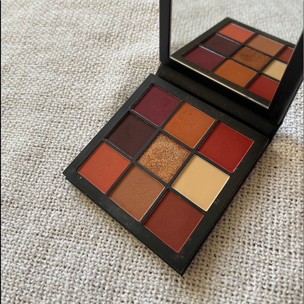 Huda beauty eyeshadow